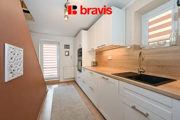 Prodej rodinného domu - Lysice - zahrada 999 m² - 3 bytové jednotky