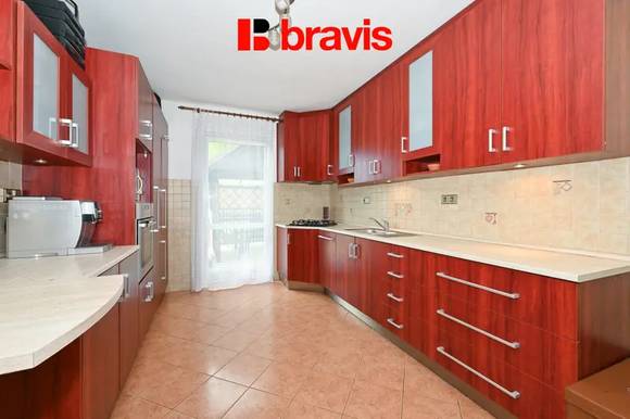 Prodej rodinného domu - Lysice - zahrada 999 m² - 3 bytové jednotky