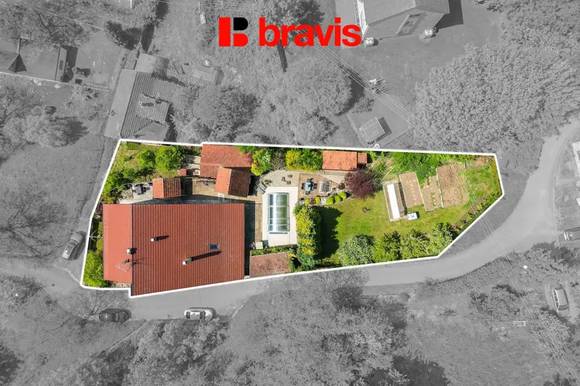 Prodej rodinného domu - Lysice - zahrada 999 m² - 3 bytové jednotky