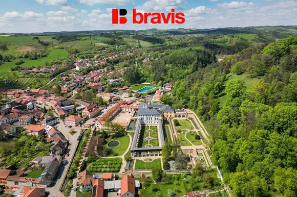 Prodej rodinného domu - Lysice - zahrada 999 m² - 3 bytové jednotky