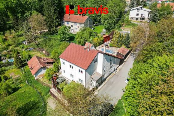 Prodej rodinného domu - Lysice - zahrada 999 m² - 3 bytové jednotky