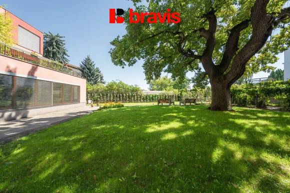 Prostorný 2+kk 70 m² se 2 balkony, 2 šatnami, sklepem a garážovým stáním, 5. podlaží, ulice Vídeňská – Brno–Štýřice