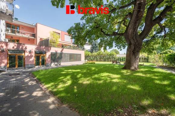 Prostorný 2+kk 70 m² se 2 balkony, 2 šatnami, sklepem a garážovým stáním, 5. podlaží, ulice Vídeňská – Brno–Štýřice