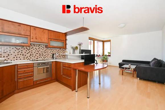 Prostorný 2+kk 70 m² se 2 balkony, 2 šatnami, sklepem a garážovým stáním, 5. podlaží, ulice Vídeňská – Brno–Štýřice