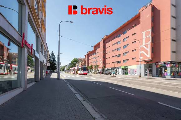 Prostorný 2+kk 70 m² se 2 balkony, 2 šatnami, sklepem a garážovým stáním, 5. podlaží, ulice Vídeňská – Brno–Štýřice