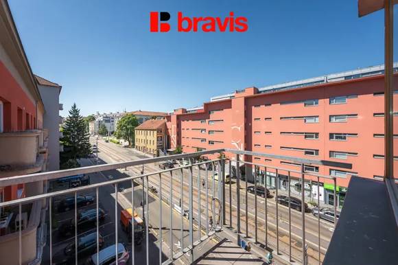 Prostorný 2+kk 70 m² se 2 balkony, 2 šatnami, sklepem a garážovým stáním, 5. podlaží, ulice Vídeňská – Brno–Štýřice