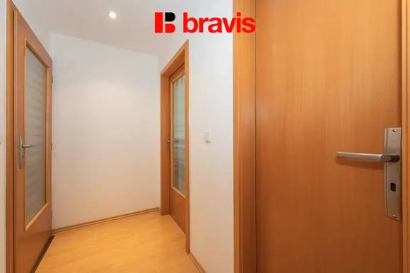 Prostorný 2+kk 70 m² se 2 balkony, 2 šatnami, sklepem a garážovým stáním, 5. podlaží, ulice Vídeňská – Brno–Štýřice