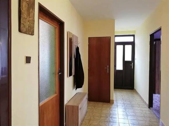 Pronájem velmi pěkného bytu 2+1 v RD, 50 m2, obec Prace, zařízený, vyhrazené parkování, zahrada