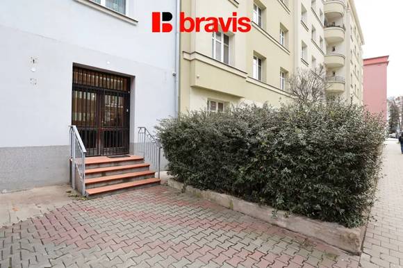 Prodej komerčního prostoru, ul. Veveří, Brno - Veveří, parkovací stání, výloha