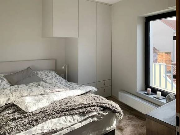 Pronájem bytu 2+kk, Brno - Husovice, Cacovická ulice, zařízený, balkon, sklep, parkování, klimatizace