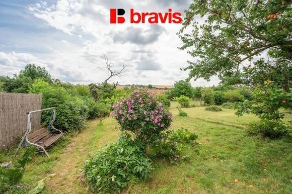 Prodej rodinného domu, Podolí u Brna, zahrada 906m2, parkování