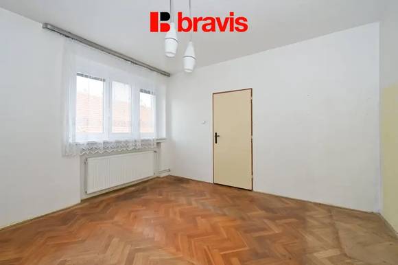 Prodej rodinného domu, Podolí u Brna, zahrada 906m2, parkování