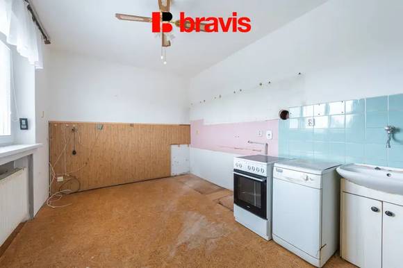 Prodej rodinného domu, Podolí u Brna, zahrada 906m2, parkování