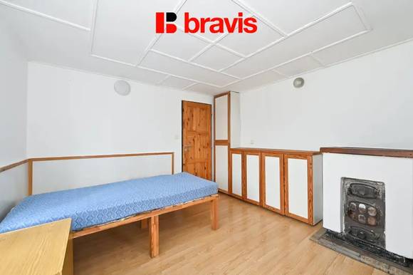 Prodej chaty u Brněnské přehrady, zahrada, vlastní pozemek