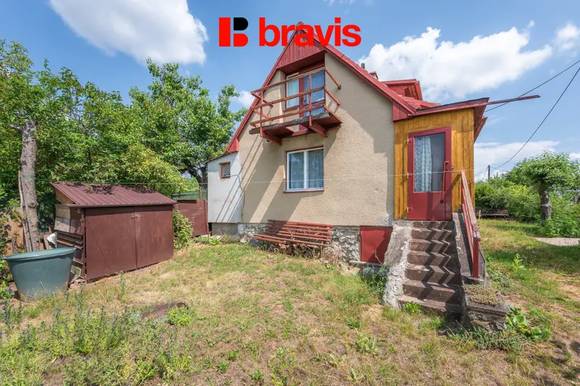 Prodej chaty u Brněnské přehrady, zahrada, vlastní pozemek