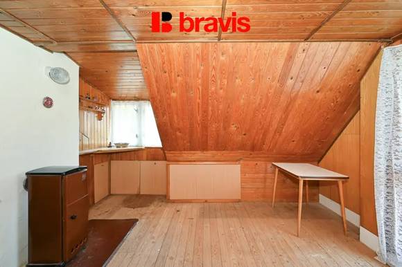 Prodej chaty u Brněnské přehrady, zahrada, vlastní pozemek