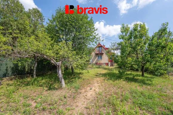 Prodej chaty u Brněnské přehrady, zahrada, vlastní pozemek