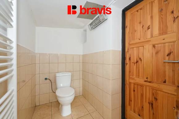 Prodej chaty u Brněnské přehrady, zahrada, vlastní pozemek