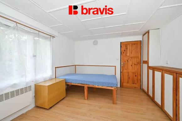 Prodej chaty u Brněnské přehrady, zahrada, vlastní pozemek