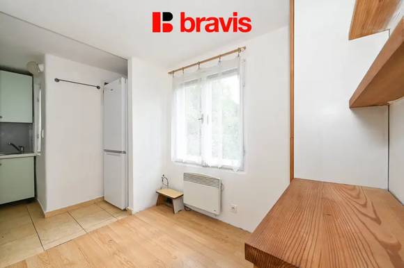 Prodej chaty u Brněnské přehrady, zahrada, vlastní pozemek