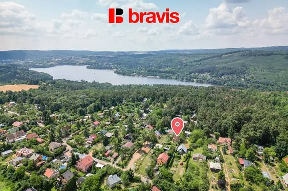 Prodej chaty u Brněnské přehrady, zahrada, vlastní pozemek