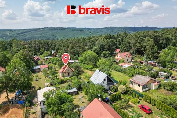 Prodej chaty u Brněnské přehrady, zahrada, vlastní pozemek