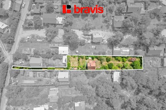 Prodej chaty u Brněnské přehrady, zahrada, vlastní pozemek