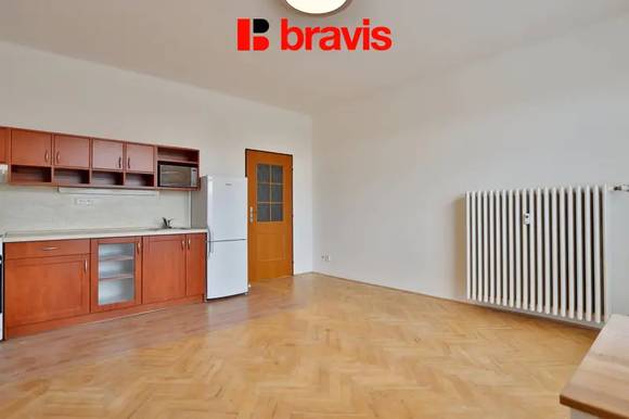 Pronájem bytu 1+kk, Brno - střed, ul. Kounicova, částečně zařízený, balkon, komora, výhled na hrad Špilberk