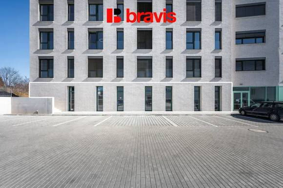 Moderní, nadčasový industriální prostor, 173 m2, možnost dokoupení parkovacích stání, blízko dálnice i centra města