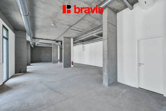 Moderní, nadčasový industriální prostor, 173 m2, možnost dokoupení parkovacích stání, blízko dálnice i centra města