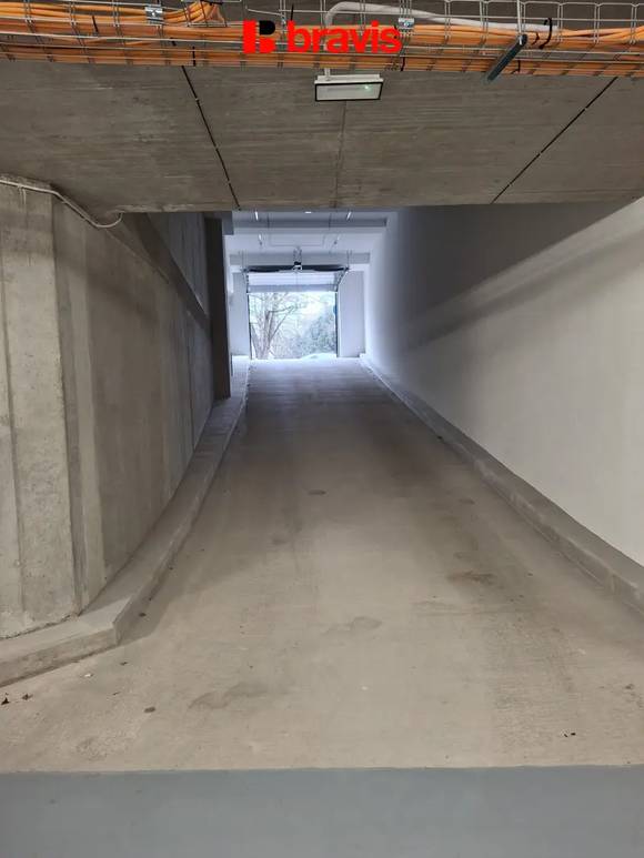 Pronájem garážového stání v bytovém domě Rybářka, ulice Rybářská, Brno - Staré Brno.