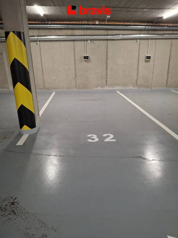 Pronájem garážového stání v bytovém domě Rybářka, ulice Rybářská, Brno - Staré Brno.