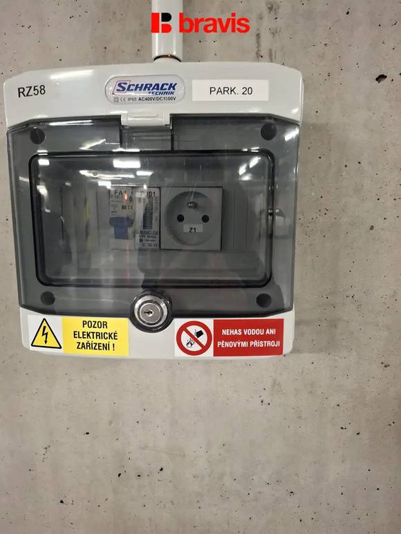 Pronájem garážového stání v bytovém domě Rybářka, ulice Rybářská, Brno - Staré Brno.