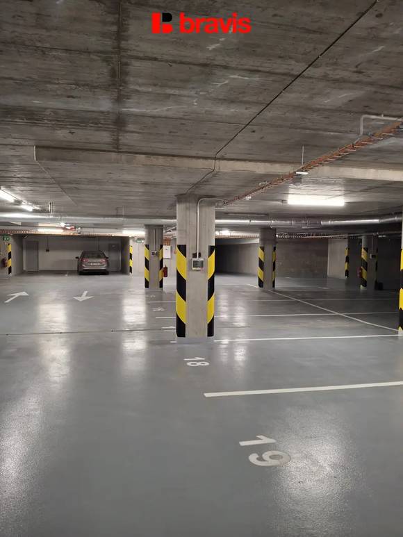 Pronájem garážového stání v bytovém domě Rybářka, ulice Rybářská, Brno - Staré Brno.