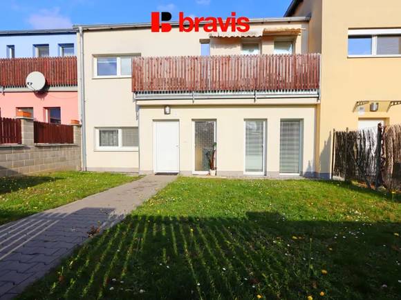 Pronájem zařízeného bytu 3+kk, ul. Rosická, Brno - Popůvky, zařízený, zahrádka s posezením a 2 parkovací stání v ceně