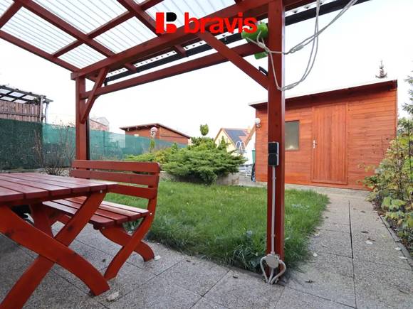 Pronájem zařízeného bytu 3+kk, ul. Rosická, Brno - Popůvky, zařízený, zahrádka s posezením a 2 parkovací stání v ceně