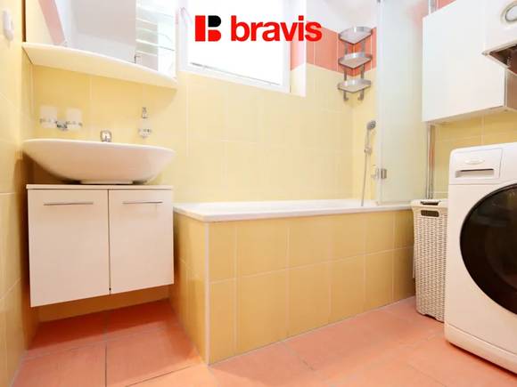 Pronájem zařízeného bytu 3+kk, ul. Rosická, Brno - Popůvky, zařízený, zahrádka s posezením a 2 parkovací stání v ceně