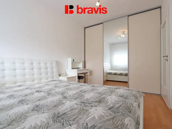 Pronájem zařízeného bytu 3+kk, ul. Rosická, Brno - Popůvky, zařízený, zahrádka s posezením a 2 parkovací stání v ceně