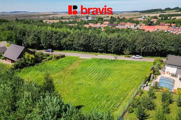 Prodej stavebního pozemku 697 m², obec Chvalkovice