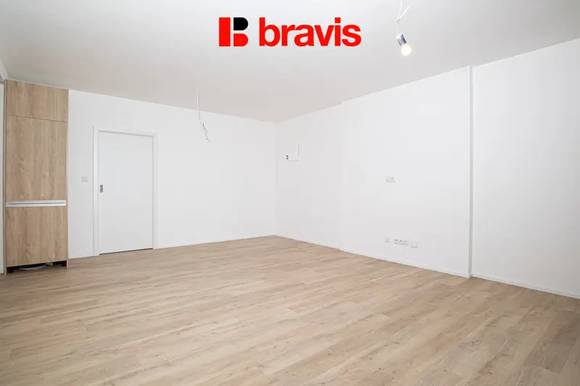 Podnájem ateliéru 2+kk, novostavba Auerswald, první nájemník, garážové stání