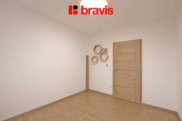 Pronájem moderního bytu 4+kk, obec Jinačovice, Brno- venkov, 3x parkování, zimní terasa
