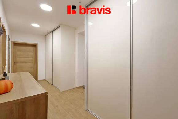 Pronájem moderního bytu 4+kk, obec Jinačovice, Brno- venkov, 3x parkování, zimní terasa
