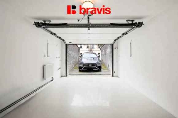 Pronájem vily 4+kk, Masarykova čtvrť, okrasná zahrada, venkovní terasa, dvojgaráž, vinný sklep, po rekonstrukci