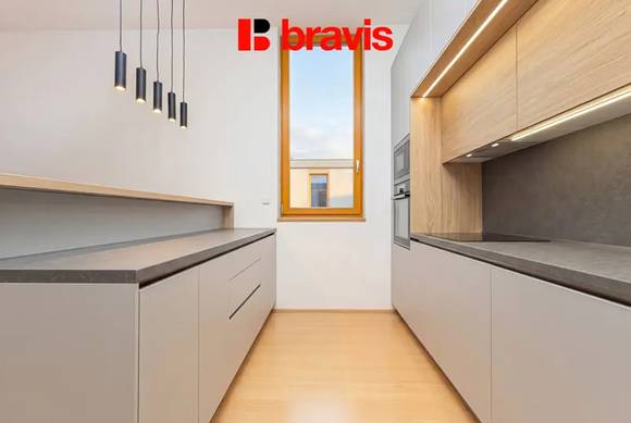 Pronájem bytu 5+kk, Brno - Pisárky, Neumannova ulice, 2 koupelny, terasa, garážové stání v ceně