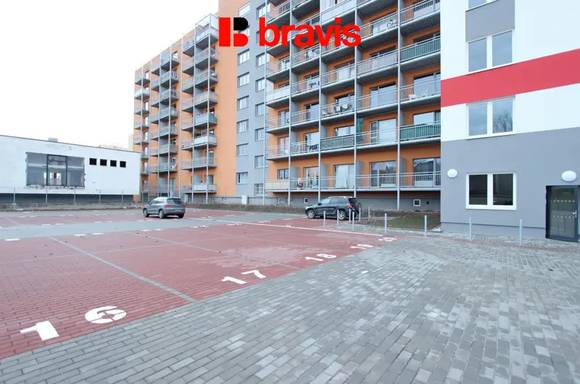Pronájem vyhrazeného parkovacího stání č.22 ve vnitrobloku za závorou, ulice Božetěchova, Brno- Královo Pole
