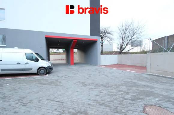 Pronájem vyhrazeného parkovacího stání č.22 ve vnitrobloku za závorou, ulice Božetěchova, Brno- Královo Pole