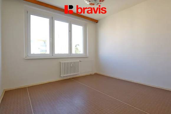 Pronájem bytu 4+1 Brno - Nový Lískovec, ulice Oblá, zasklená lodžie, sklepní kóje, nevybavený
