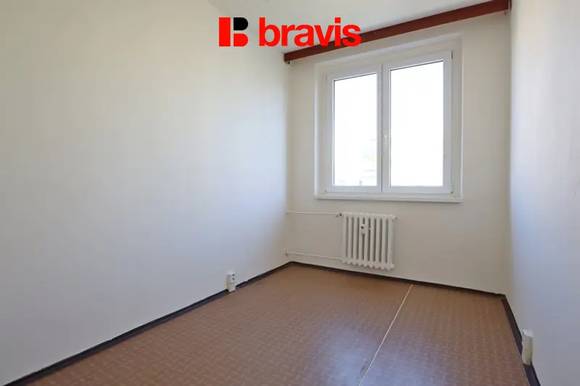 Pronájem bytu 4+1 Brno - Nový Lískovec, ulice Oblá, zasklená lodžie, sklepní kóje, nevybavený