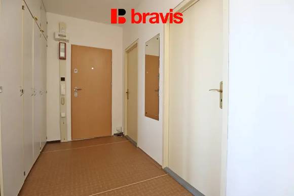 Pronájem bytu 4+1 Brno - Nový Lískovec, ulice Oblá, zasklená lodžie, sklepní kóje, nevybavený