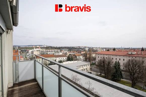 Pronájem mezonetu s nádherným výhledem na Brno a dispozicí 3+kk, Brno - Ponava, ulice Domažlická, terasa, balkon, sklep, klimatizace, kinoplátno a úklid dvakrát měsíčně v ceně